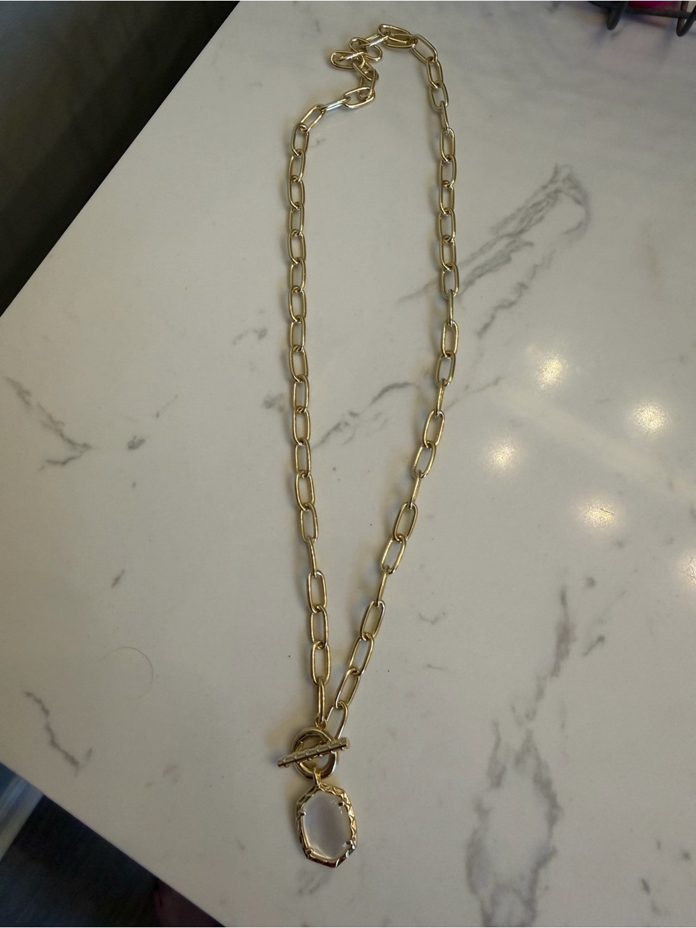 Kendra Scott Gold Link Toggle Necklace with Textured Oval Pendant